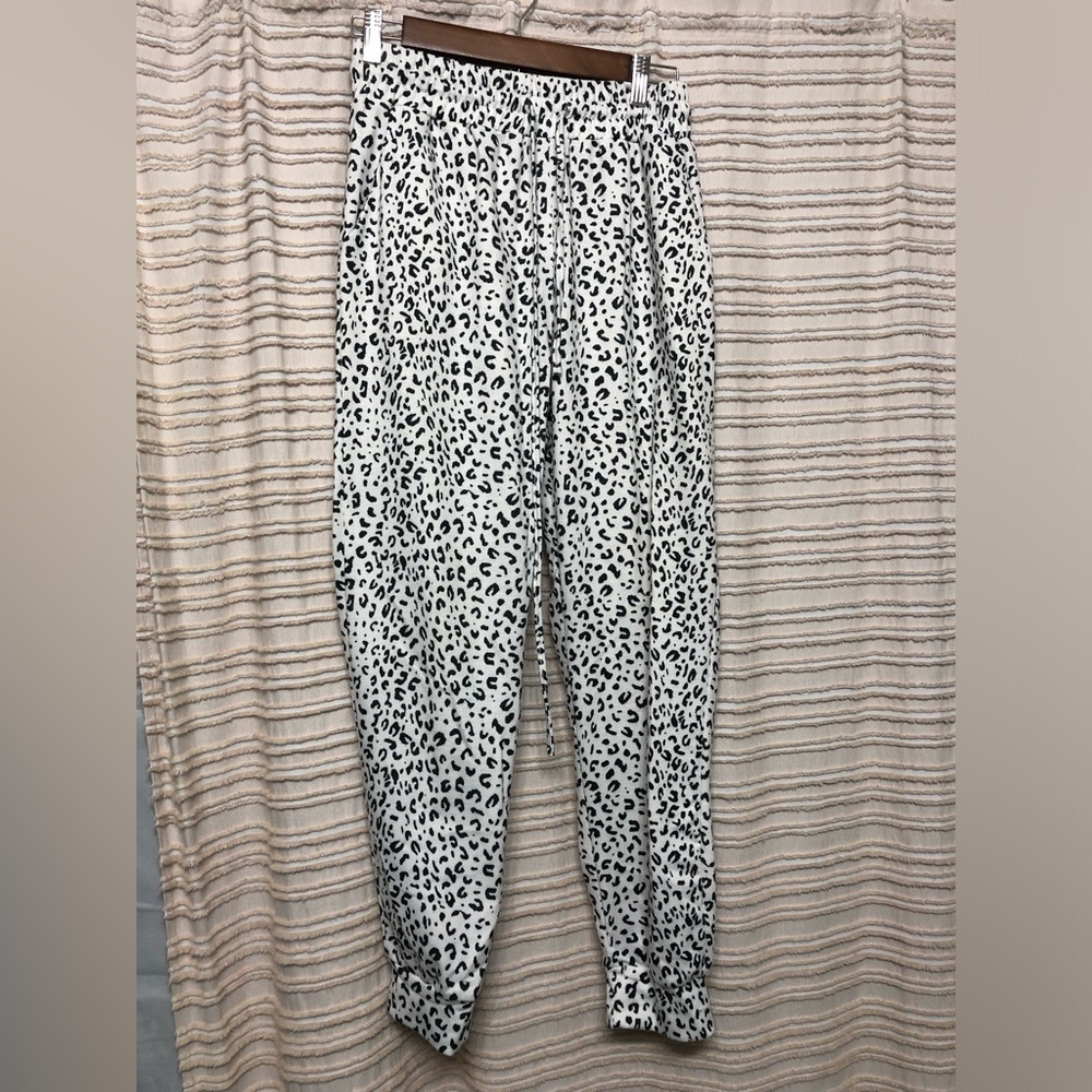 Boutique Medium Leopard White and Black Joggers
